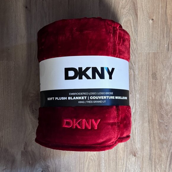 DKNY Red King Soft Plush Fleece Blanket Comforter Bedding Embroidered Logo - Picture 8 of 10